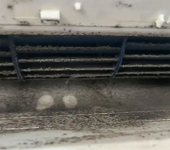 高淳空调吹的风有股烧焦味是怎么回事